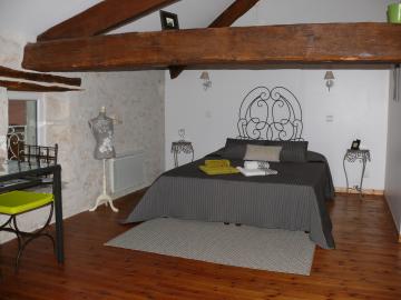 chambre-n°1--------avec-1-lit-160-----suite-familiale