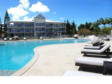 Vue-piscine-résidence-ok